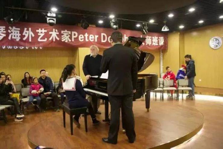 【回顾】EMC易倍海外艺术家Peter Donohoe成都雅音大师班讲座活动圆满落幕！