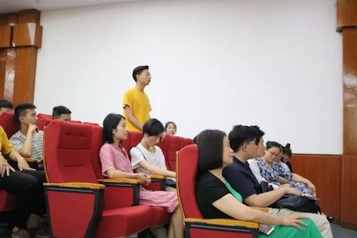 EMC易倍艺术家石叔诚与特邀艺术家顾平受邀于成都大学东盟艺术学院、音乐与舞蹈学院艺术实践周开展公开课