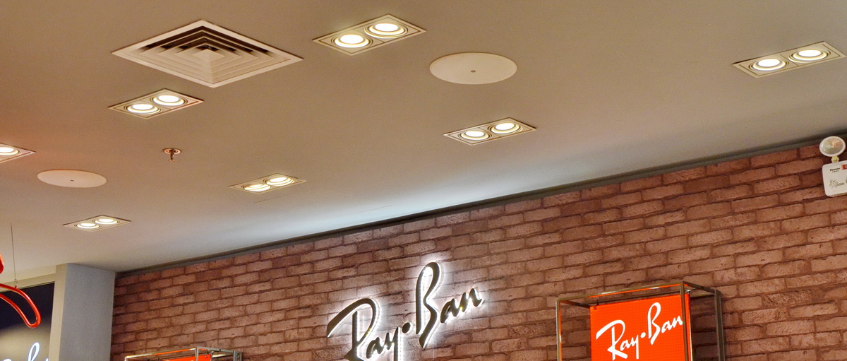 Ray?Ban 宏伊国际广场店——EMC易倍 CIS 商用安装系统的经典应用